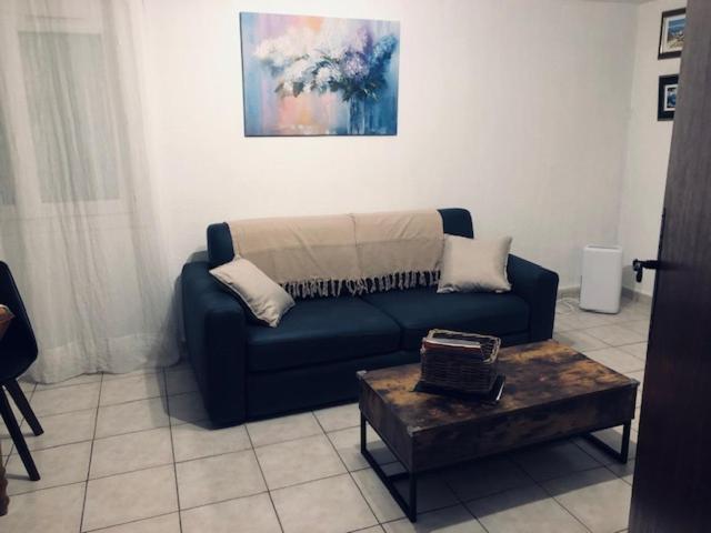Votre Sejour A Sanary Dans Bas De Villa Avec Terrasse Vegetalisee Et Abritee Exposition Est Sud Ouest A 400M Du Centre Ville En Zone Pietonne Ou Tout Peut Se Faire A Pied Санари-сюр-Мер Экстерьер фото